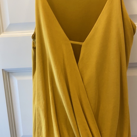 Mustard keyhole top - Picture 2 of 4